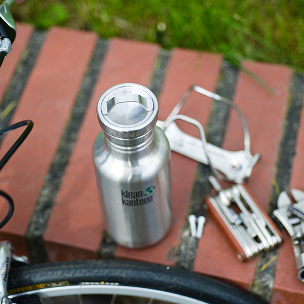 classic-steel-loop-cap-i6 stainless_bottle_cap_bike_parts_lifestyle.jpg