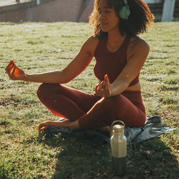 12oz-rise-reflect-with-bamboo-cap-t8 16oz_rise_reflect_yoga_park_headphones_square.jpg