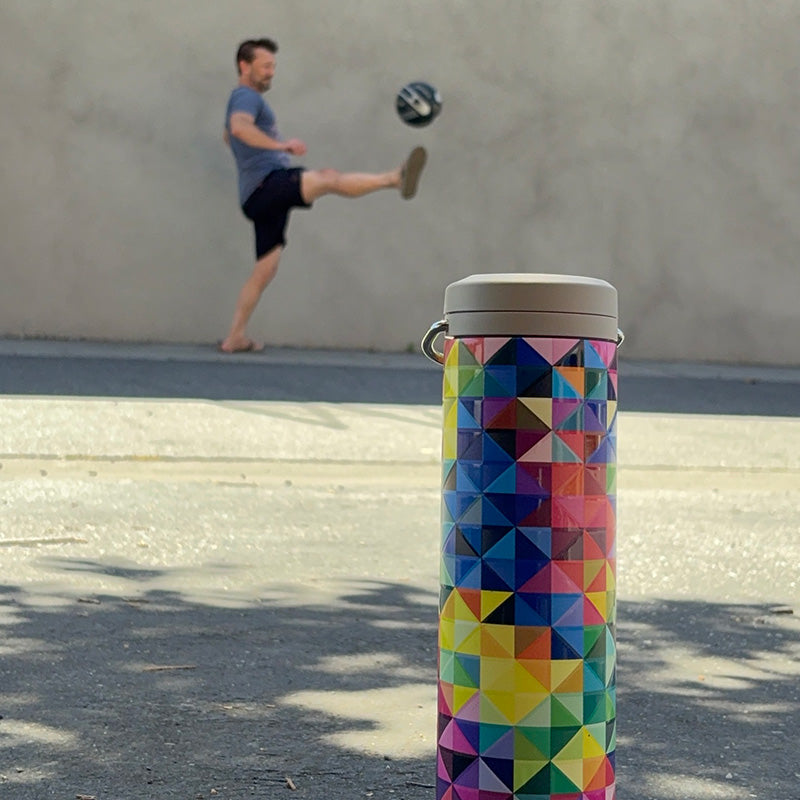 20oz-tkwide-with-twist-cap-mosaic-l4 20oz_tkwide_bottle_seasonal_mosaic_soccerball_player_square.jpg
