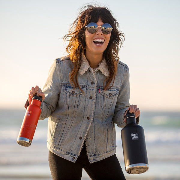 64oz-classic-with-loop-cap-z9 64oz_insulated_classic_black_beach_smile_square.jpg