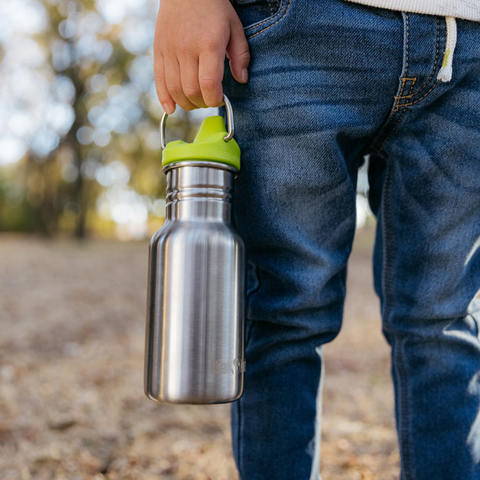 classic-kid-sippy-cap-s6 K12CNSIPPY-BS-kids_sippy_bottle_carry_lifestyle_f9e24b84-a0ae-465d-aad5-3c60c5592b7d.jpg