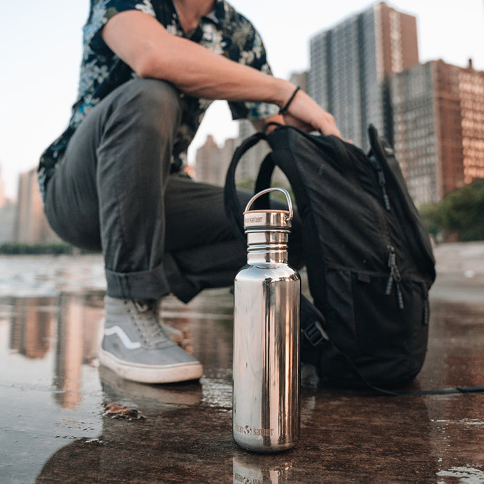 27oz-reflect-with-bamboo-cap-e9 K27SSLRF-MS-BAMBOO_reflect-bottle_city_lifestyle_ff882516-9bd8-49cf-b515-736a0a9c889f.jpg