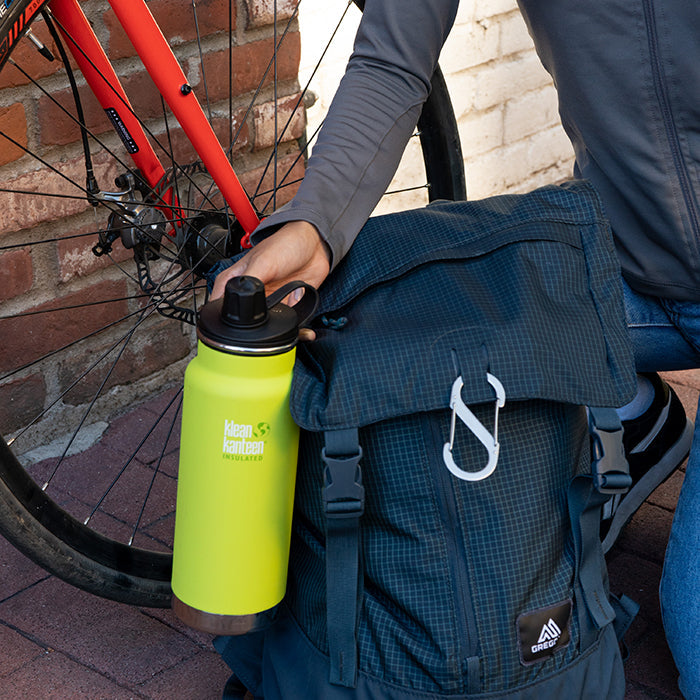 tkwide-chug-cap-g0 K32TKWSSL-JP-Bottle-Biking-Chug-Cap-lifestyle.jpg