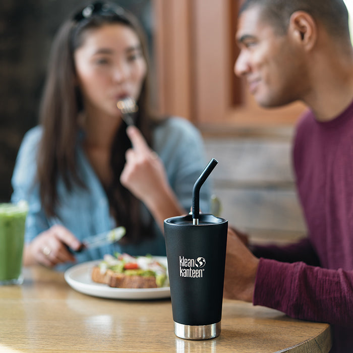straw-2-pack-black-sale-u6 coffee-tumbler-metal_straw_lifestyle.jpg