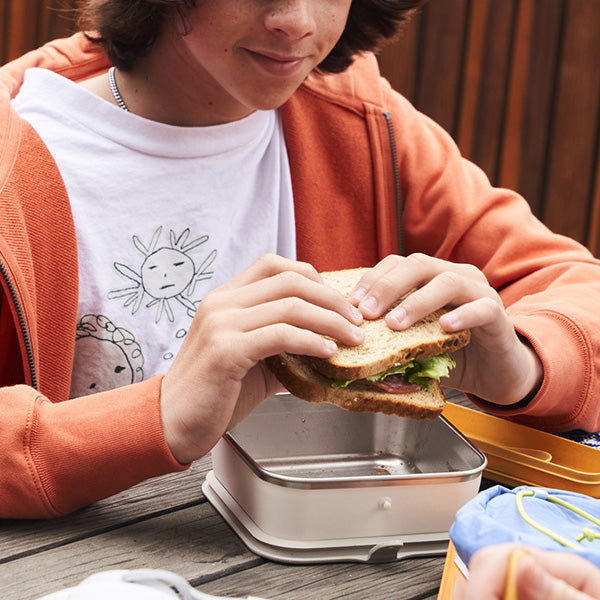 23oz-rise-food-box-lunch-j1 rise_food_lunch_box_lunch_kid_sandwich_square.jpg