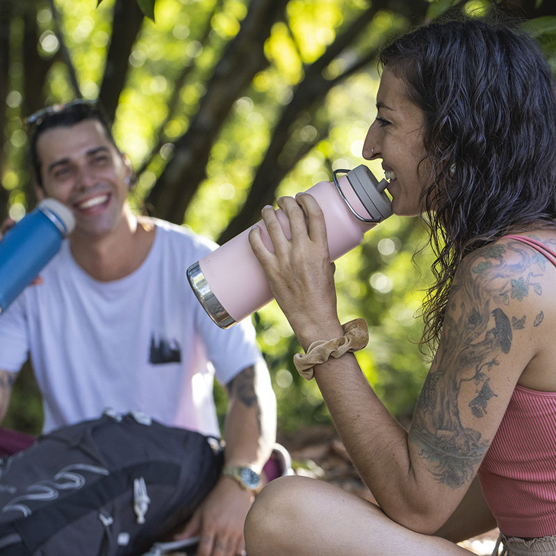 32oz-tkwide-with-twist-cap-y1 tkwide_32oz_insulated_bottle_twist_costarica_couple_drink_square.jpg